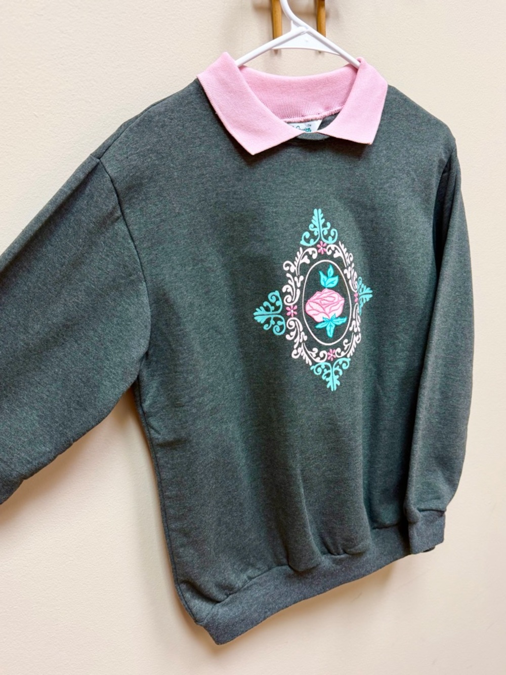 80s Vintage 🩷 Daniel Green Leisurewear Rose Collared Sweatshirt - LIKE NEW! - Picture 4 of 4